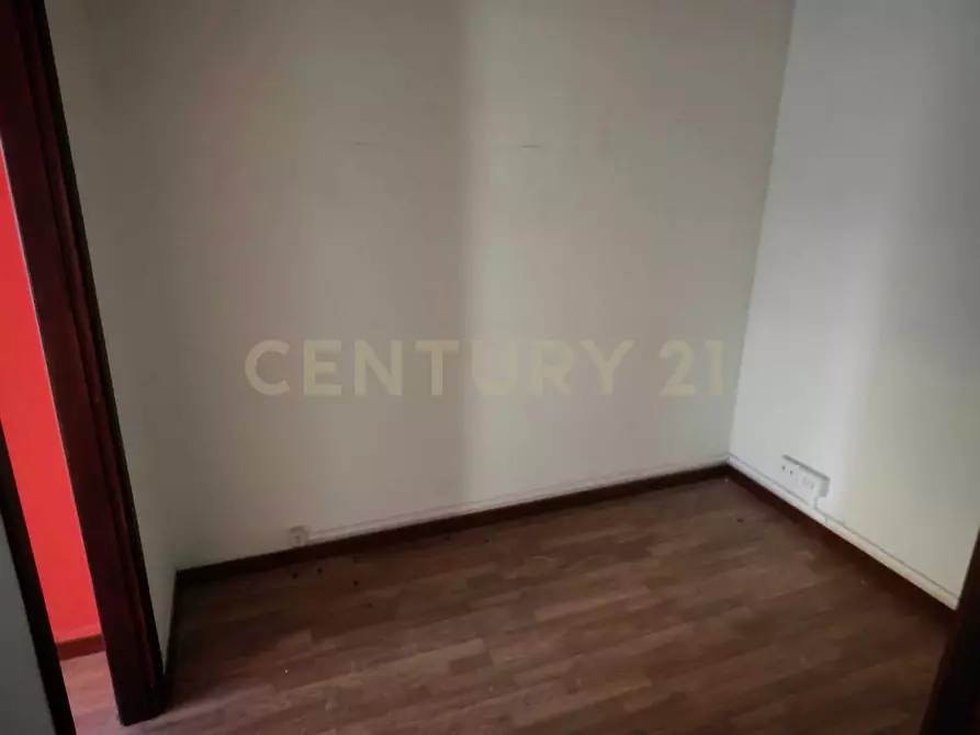 Immagine 17 di Locale commerciale in vendita  in Via Guglielmo Marconi 40 a Gravina Di Catania