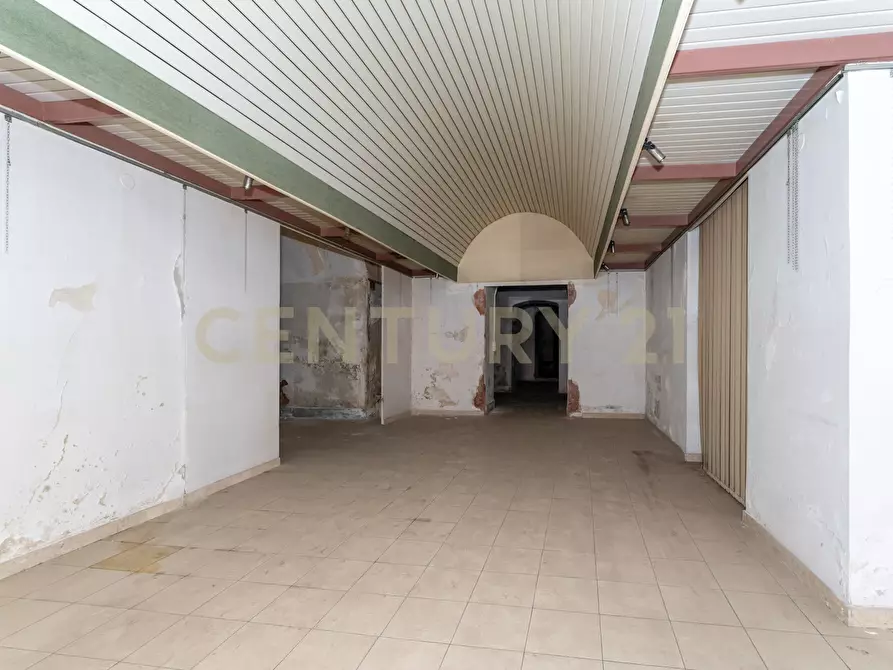 Immagine 26 di Locale commerciale in vendita  in Piazza Manganelli 15 a Catania