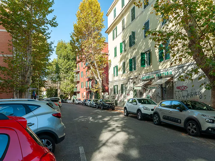 Immagine 6 di Appartamento in vendita  in Via Lampedusa a Roma