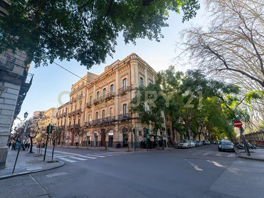 Immagine 1 di Locale commerciale in affitto  in viale Regina Margherita 19 a Catania