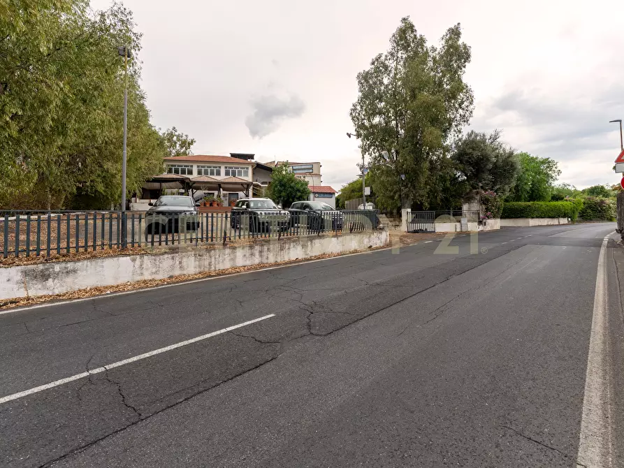 Immagine 29 di Locale commerciale in affitto  in Via Catira 2 a San Gregorio Di Catania