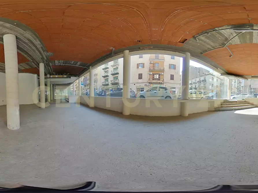 Immagine 21 di Locale commerciale in vendita  in Via Milano 85 a Catania