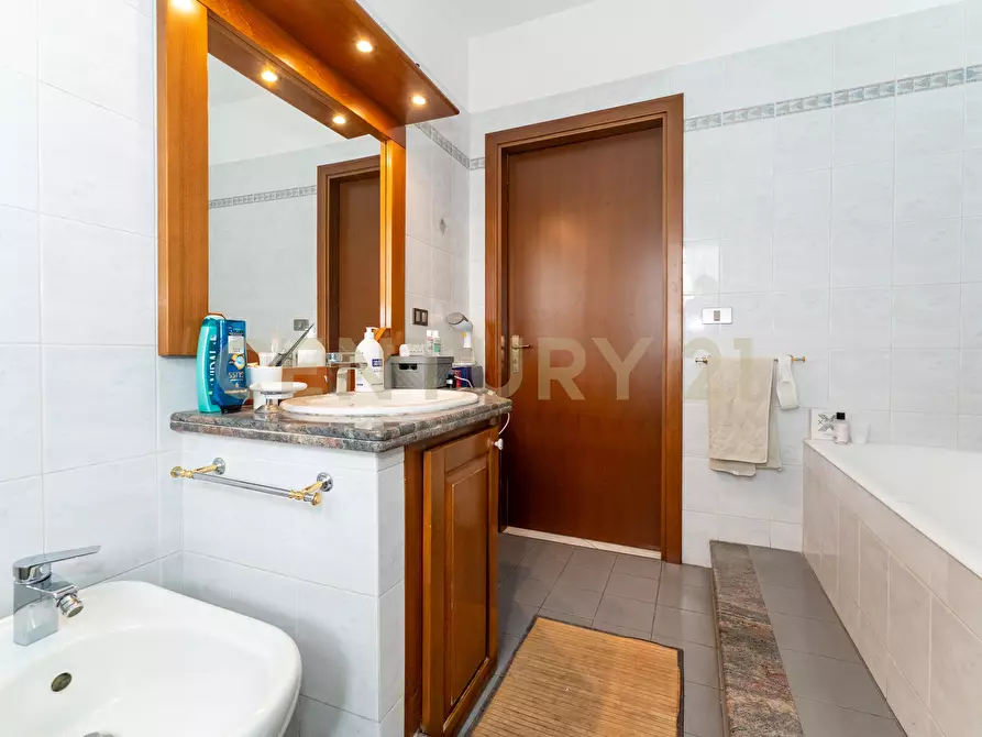 Immagine 49 di Villa in vendita  in Via Santa Rosa da Lima 17 a Catania