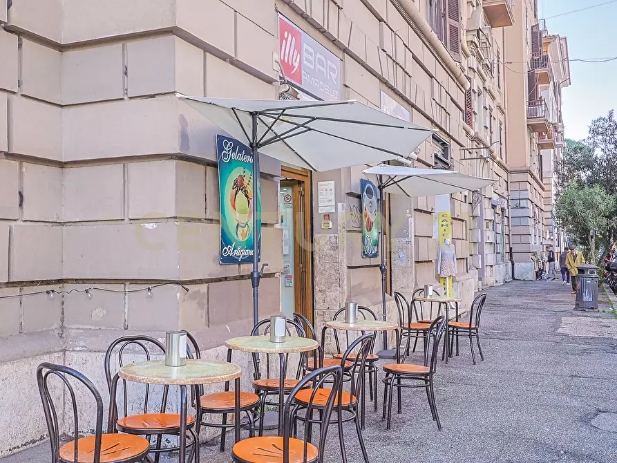 Immagine 22 di Quadrilocale in vendita  in Via Nemorense 26/28 a Roma