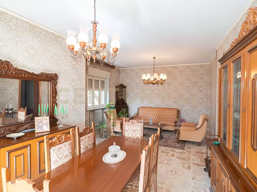 Immagine 11 di Pentalocale in vendita  in Via Roma 135 a Enna