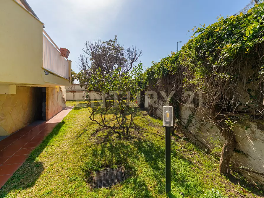 Immagine 29 di Villa in vendita  in Via Antonello da Messina 57 a Aci Castello