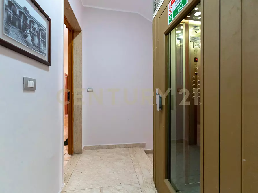 Immagine 15 di Pentalocale in vendita  in Corso delle Province 124 a Catania