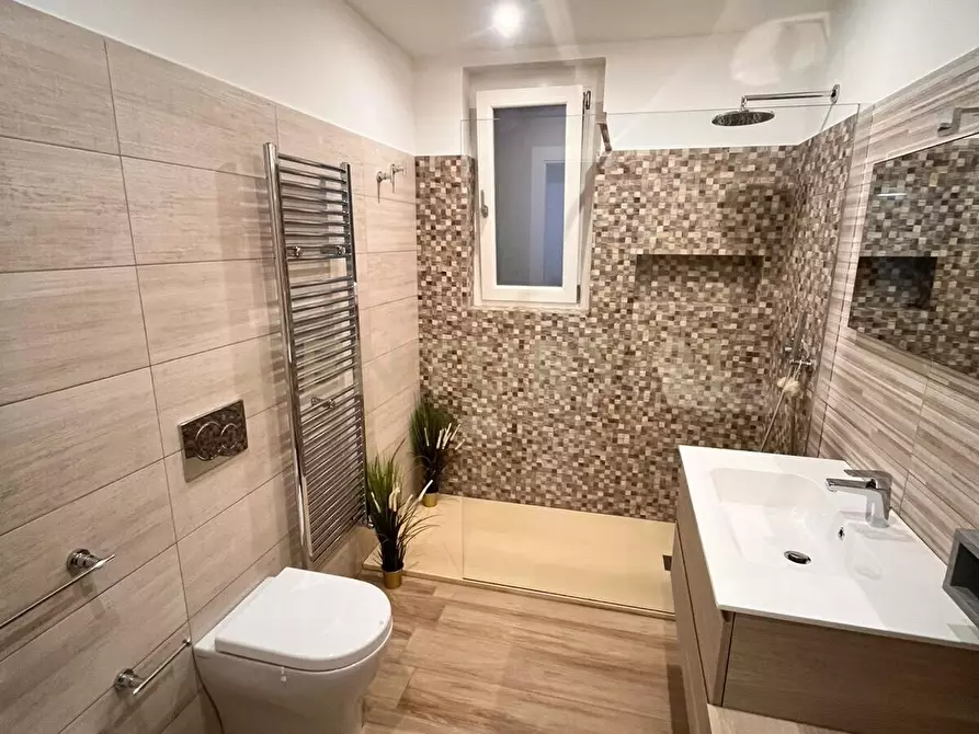 Immagine 3 di Pentalocale in vendita  in Via Rasà 3 a Catania