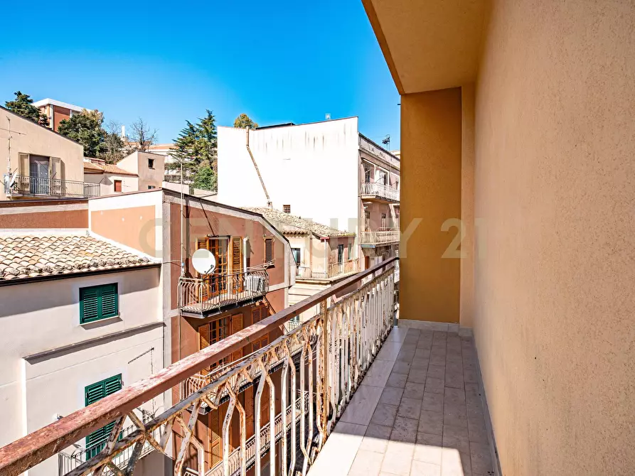 Immagine 25 di Pentalocale in vendita  in Via Roma 135 a Enna