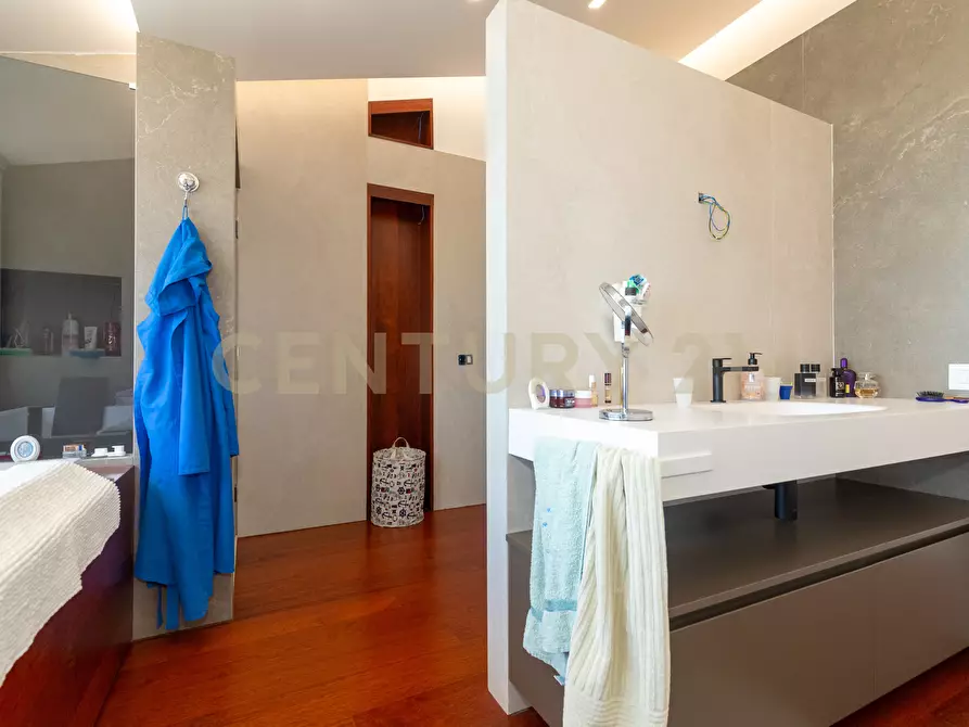 Immagine 67 di Villa in vendita  in SS284 a Adrano