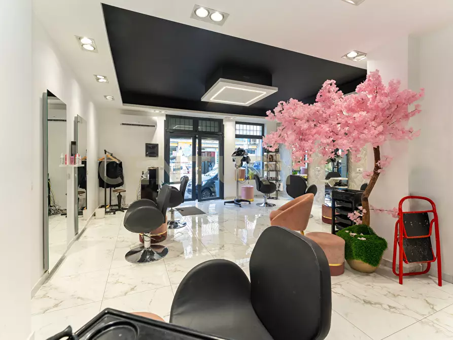 Immagine 18 di Locale commerciale in vendita  in Via Vittorio Emanuele II 113a a Gravina Di Catania