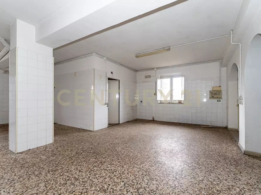 Immagine 13 di Locale commerciale in affitto  in Via Catira 2 a San Gregorio Di Catania