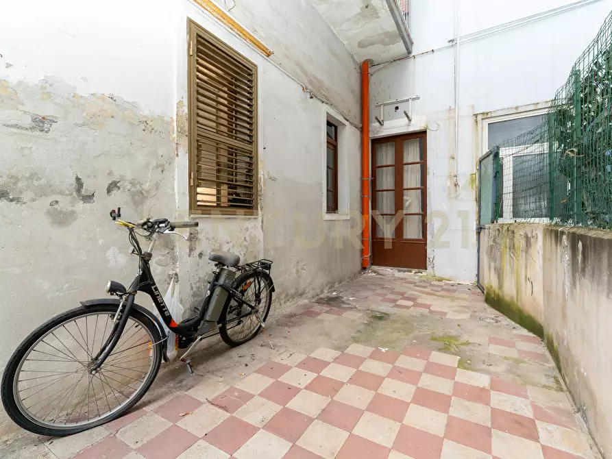 Immagine 20 di Bilocale in vendita  in Via Wrzì 128 a Catania
