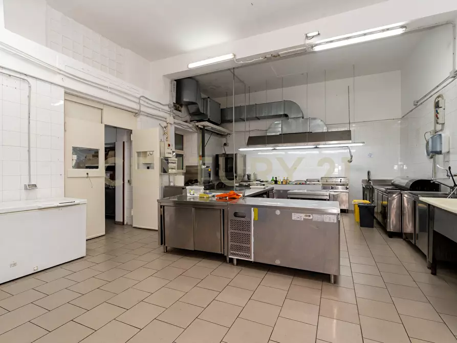 Immagine 29 di Bar / Ristorante in vendita  in Via Vincenzo Giuffrida a Catania