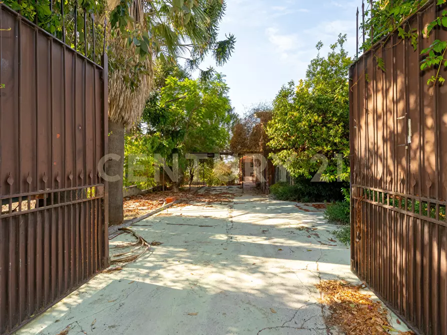 Immagine 1 di Villa in vendita  in Via Gallinaro 22 a Aci Castello