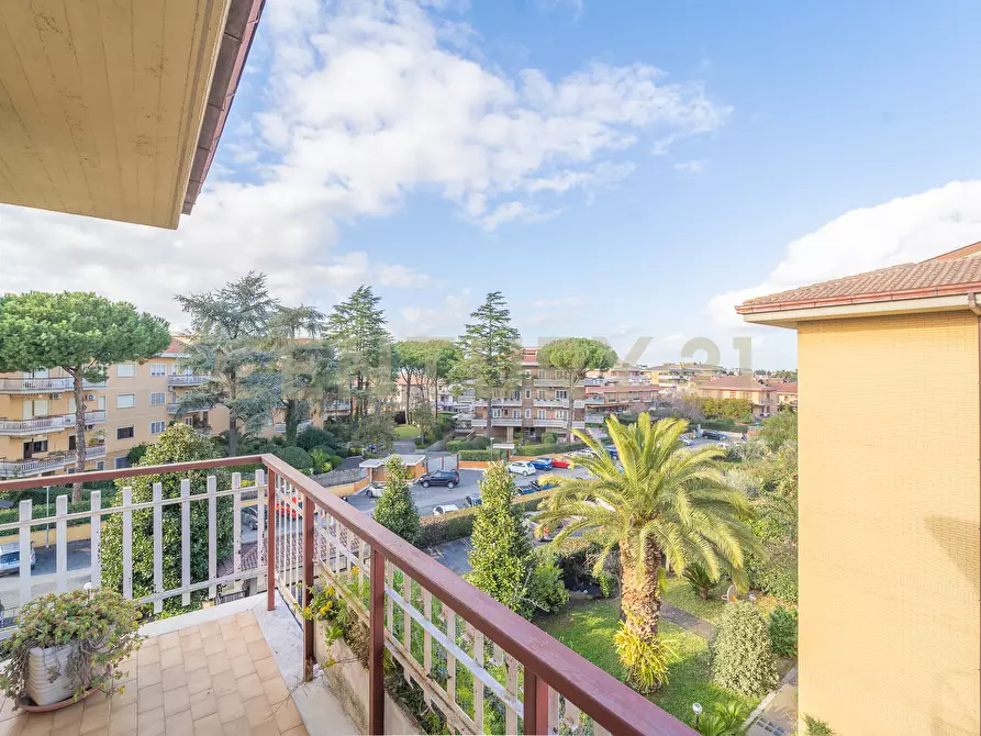 Immagine 31 di Attico in vendita  in Via di Torre Morena 100 a Roma