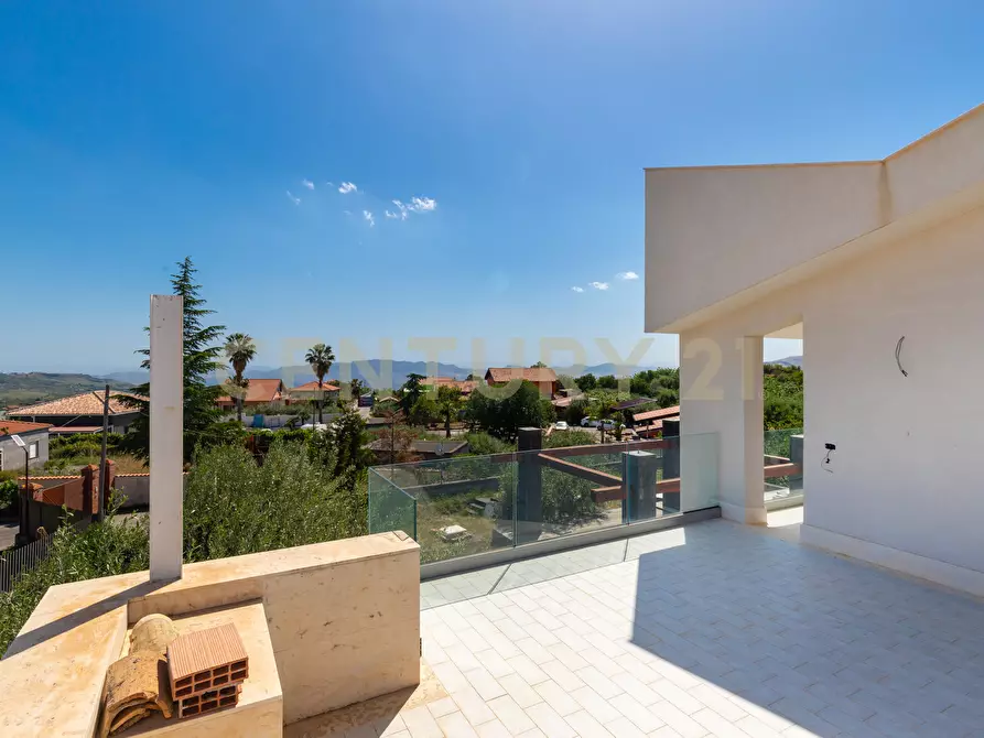 Immagine 76 di Villa in vendita  in SS284 a Adrano