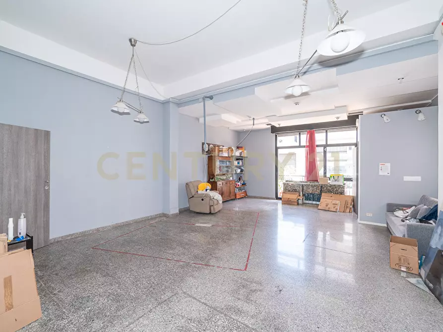 Immagine 10 di Locale commerciale in vendita  in Via Mario Rapisardi 20 a Fiumefreddo Di Sicilia