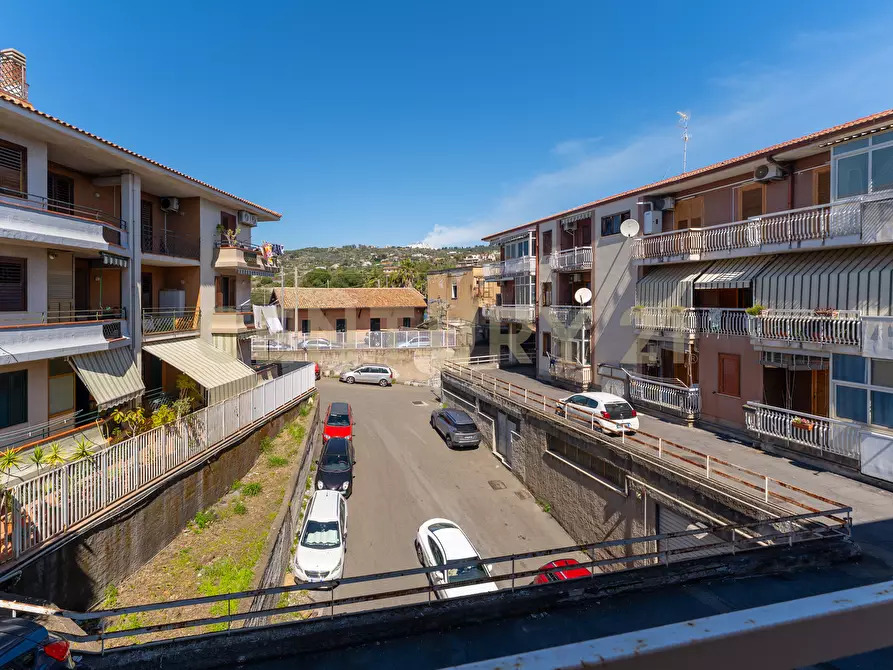 Immagine 32 di Trilocale in vendita  in Via Nazionale a Aci Castello