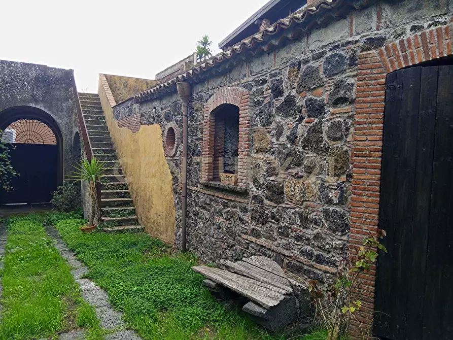 Immagine 69 di Villa in vendita  in Via Calvario 43 a Mascalucia