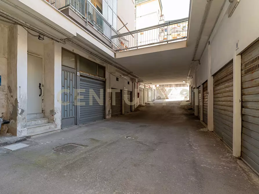 Immagine 46 di Quadrilocale in vendita  in Via Modena 20 a Catania