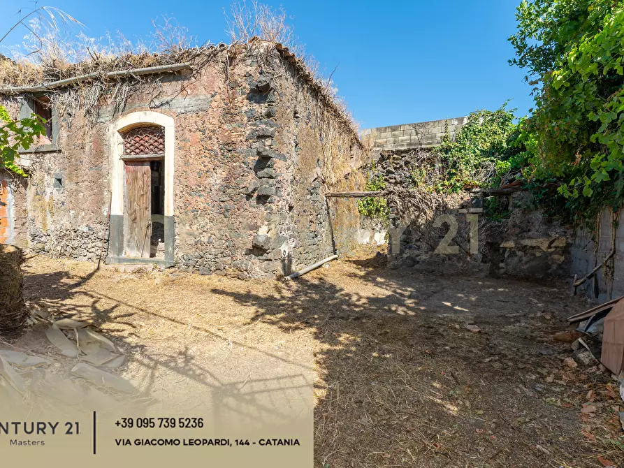 Immagine 17 di Villa in vendita  in Via Manganelli 1 a Mascalucia