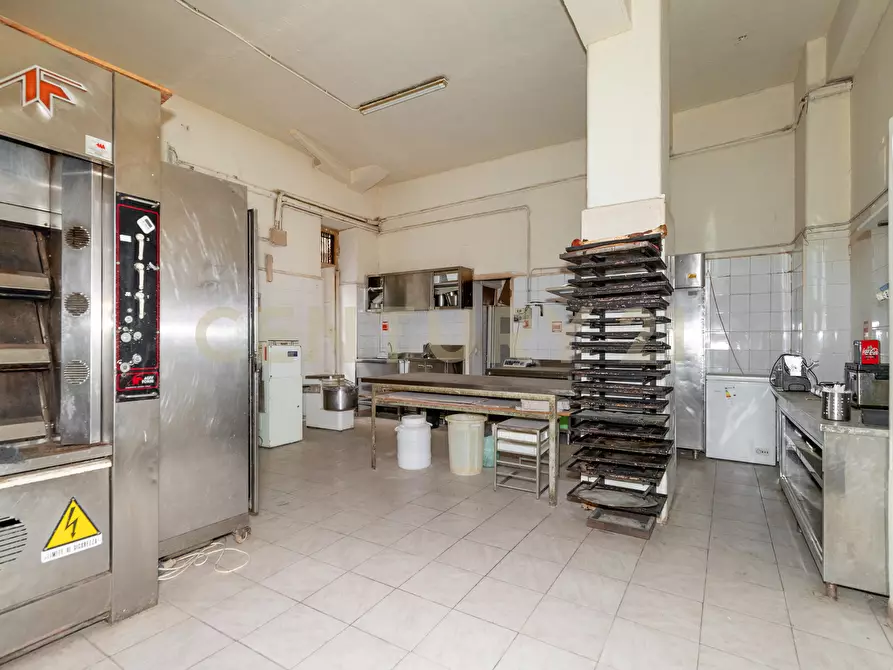 Immagine 26 di Locale commerciale in vendita  in Via Giacomo Leopardi 127 a Catania