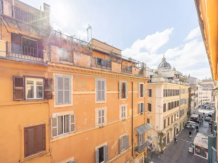 Immagine 15 di Pentalocale in vendita  in Via della Croce 71 a Roma