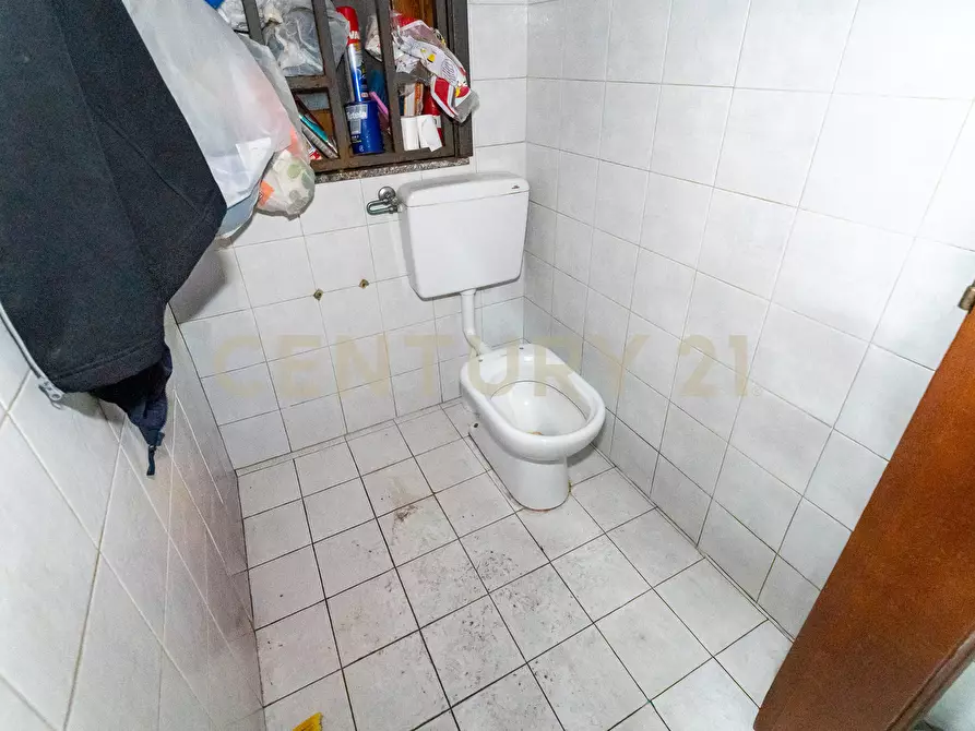 Immagine 12 di Locale commerciale in vendita  in Via Firenze 205 a Aci Castello