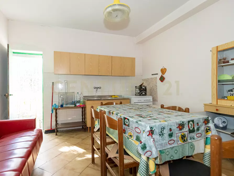 Immagine 38 di Villa in vendita  in Contrada Scolaro Cisterna a Adrano