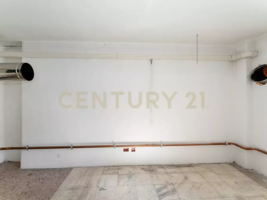 Immagine 31 di Locale commerciale in vendita  in Via Mario Sangiorgi 56 a Catania