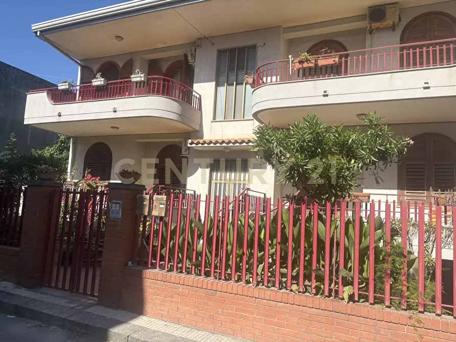 Immagine 1 di Pentalocale in vendita  in Via Francesco Baracca 59 a Riposto