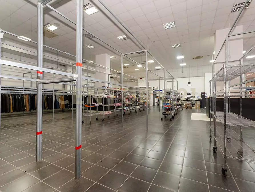 Immagine 21 di Attività commerciale in vendita  in Viale del Commercio a Misterbianco