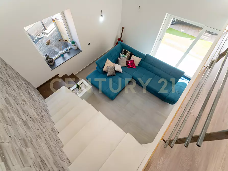 Immagine 30 di Villa in vendita  in Via Immacolata a Catania