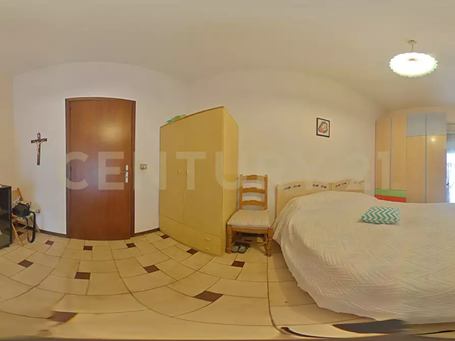 Immagine 42 di Pentalocale in vendita  in Via Sottotenente Cantone 30 a Mascalucia