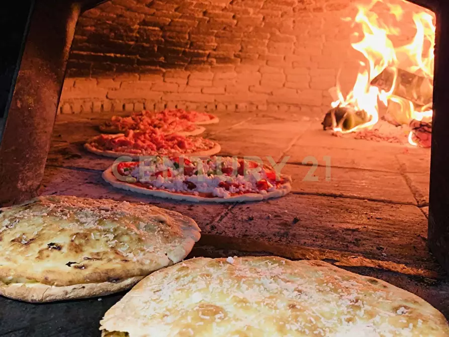 Immagine 10 di Pizzeria / Pub in vendita  in Piazza Don Diego snc a Pedara
