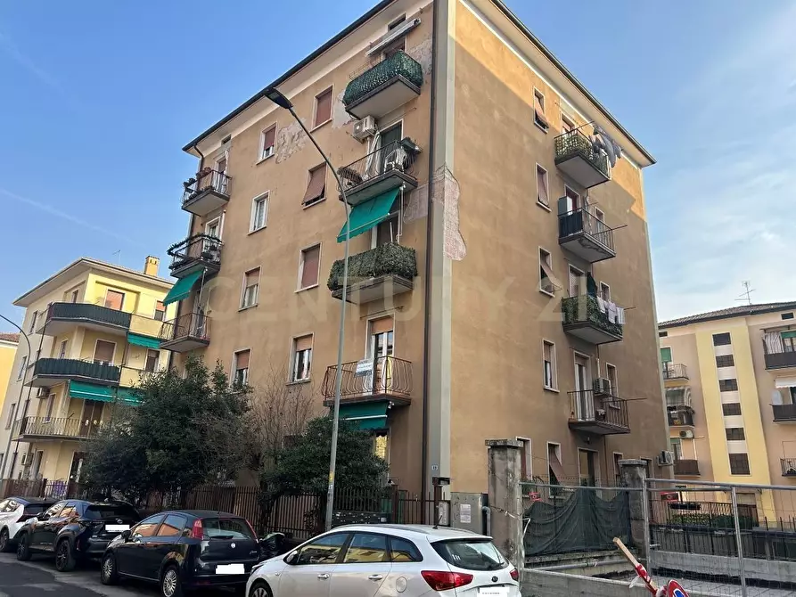 Immagine 1 di Trilocale in vendita  in Via Pier Fortunato Calvi 49 a Verona