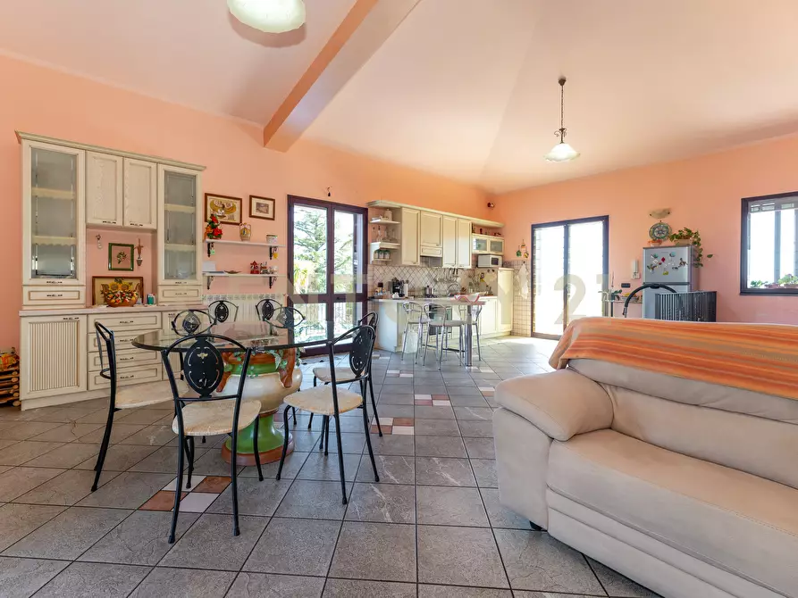 Immagine 17 di Villa in vendita  in Strada Comunale Calderara 5 a Randazzo