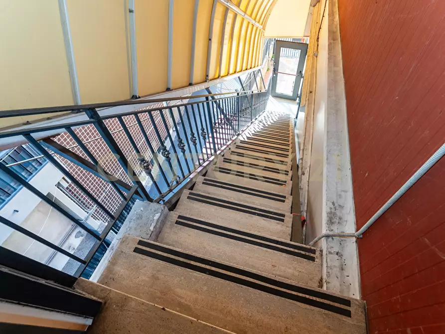 Immagine 39 di Locale commerciale in vendita  in Via Passo Gravina 150 a Catania