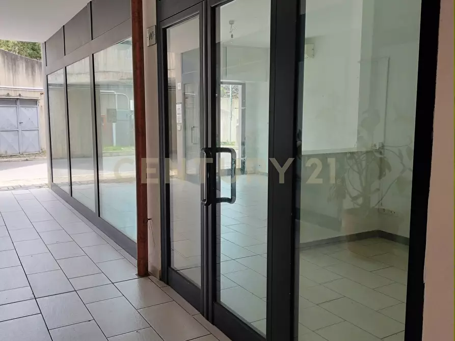Immagine 11 di Locale commerciale in vendita  in Piazza Primo Wongher 17 a Monte Argentario