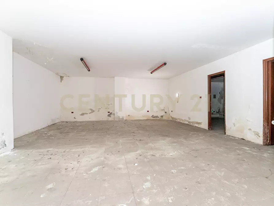 Immagine 11 di Magazzino in vendita  in Via del Bosco 407 a Catania