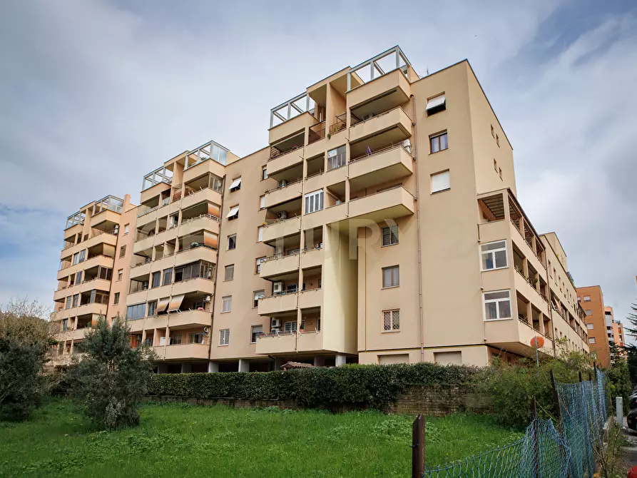Immagine 40 di Trilocale in vendita  in Via Tazio Nuvolari 210 a Roma