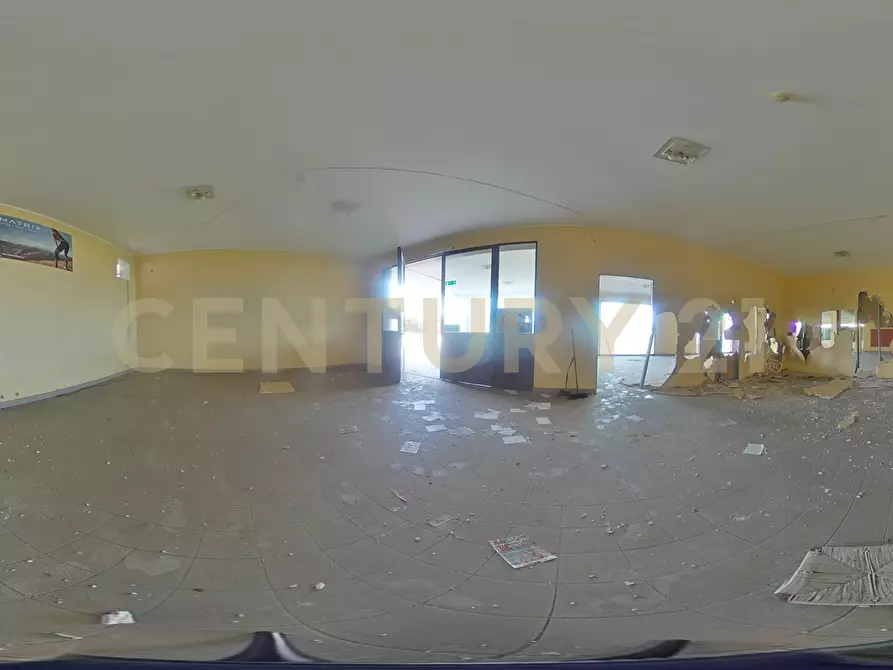Immagine 83 di Showroom in vendita  in Via delle Scuole 1 a Aci Castello