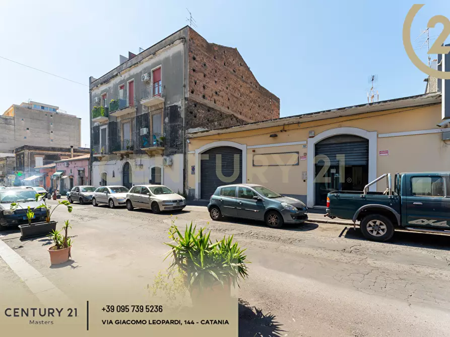 Immagine 29 di Locale commerciale in vendita  in Via Duca Degli Abruzzi 231 a Catania