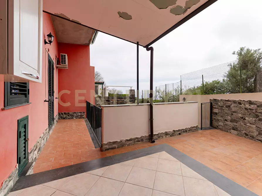 Immagine 47 di Pentalocale in vendita  in Via Crocifisso 26 a Aci Castello