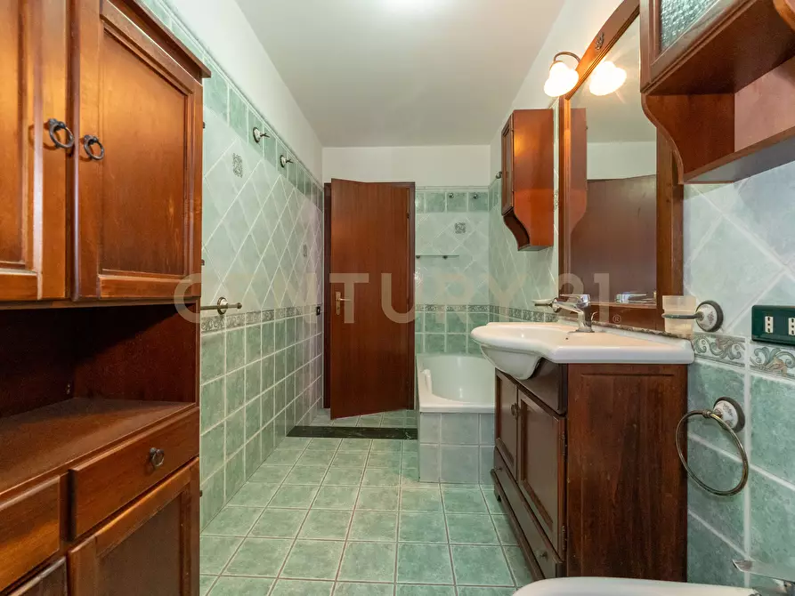 Immagine 66 di Attico in vendita  in Via Finocchiari 12 a Aci Catena