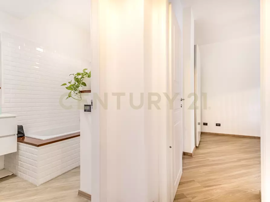 Immagine 27 di Bilocale in affitto  in Via Tomba di Nerone 14 a Roma