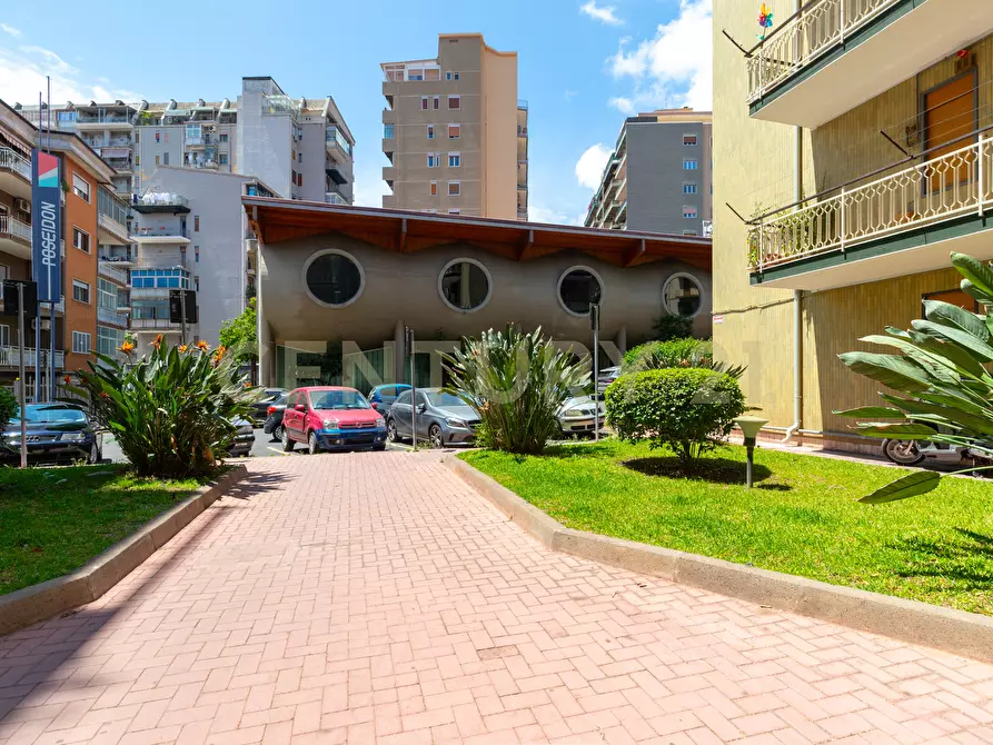 Immagine 41 di Pentalocale in vendita  in Via Grazia Deledda 2 a Catania