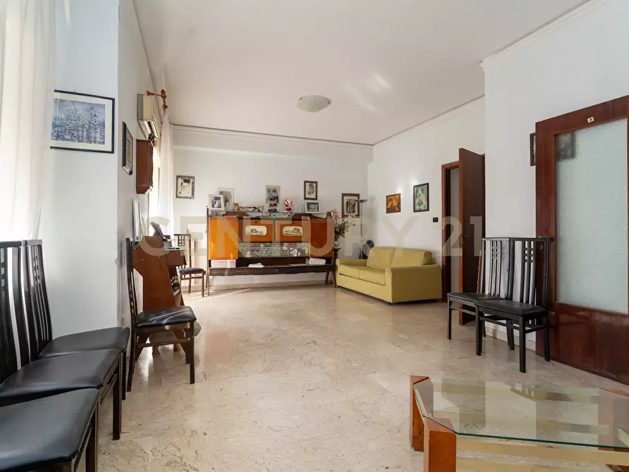 Immagine 15 di Pentalocale in vendita  in Via Fratelli Bandiera 13 a Gravina Di Catania