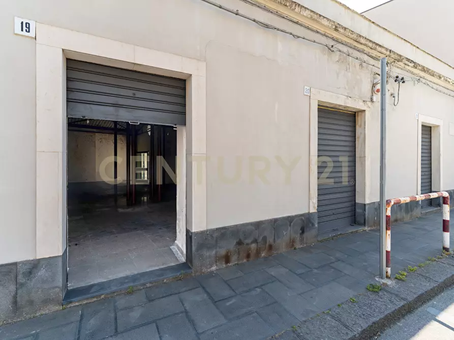 Immagine 5 di Locale commerciale in vendita  in Piazza Guglielmo Marconi 19 a San Gregorio Di Catania